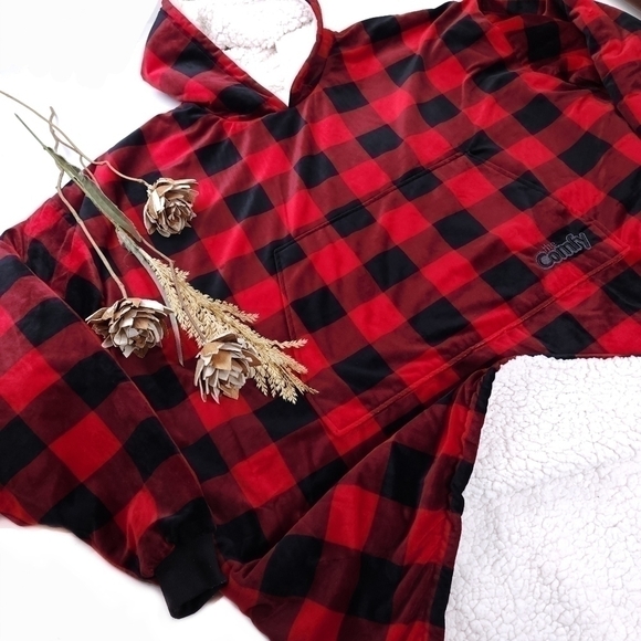The Comfy Red Black Plaid Wearable Oversized Fleece Blankets - Picture 6 of 14